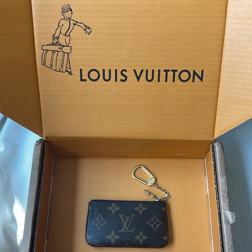 SOLD!!!! Louis Vuitton Monogram Key Pouch
